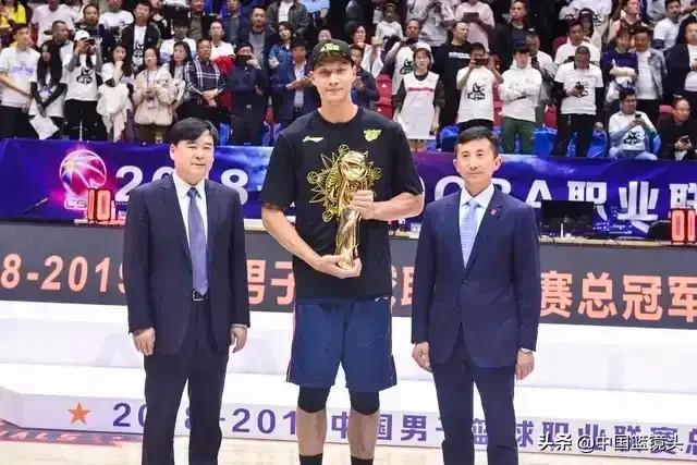 在连续多场 在连续多场