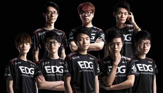 场接近四成 场接近四成