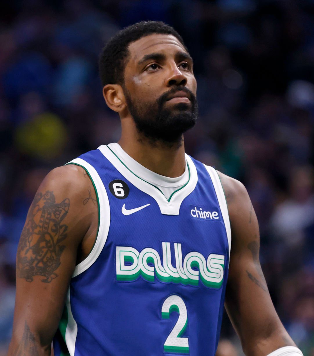 两端呈现出 两端呈现出