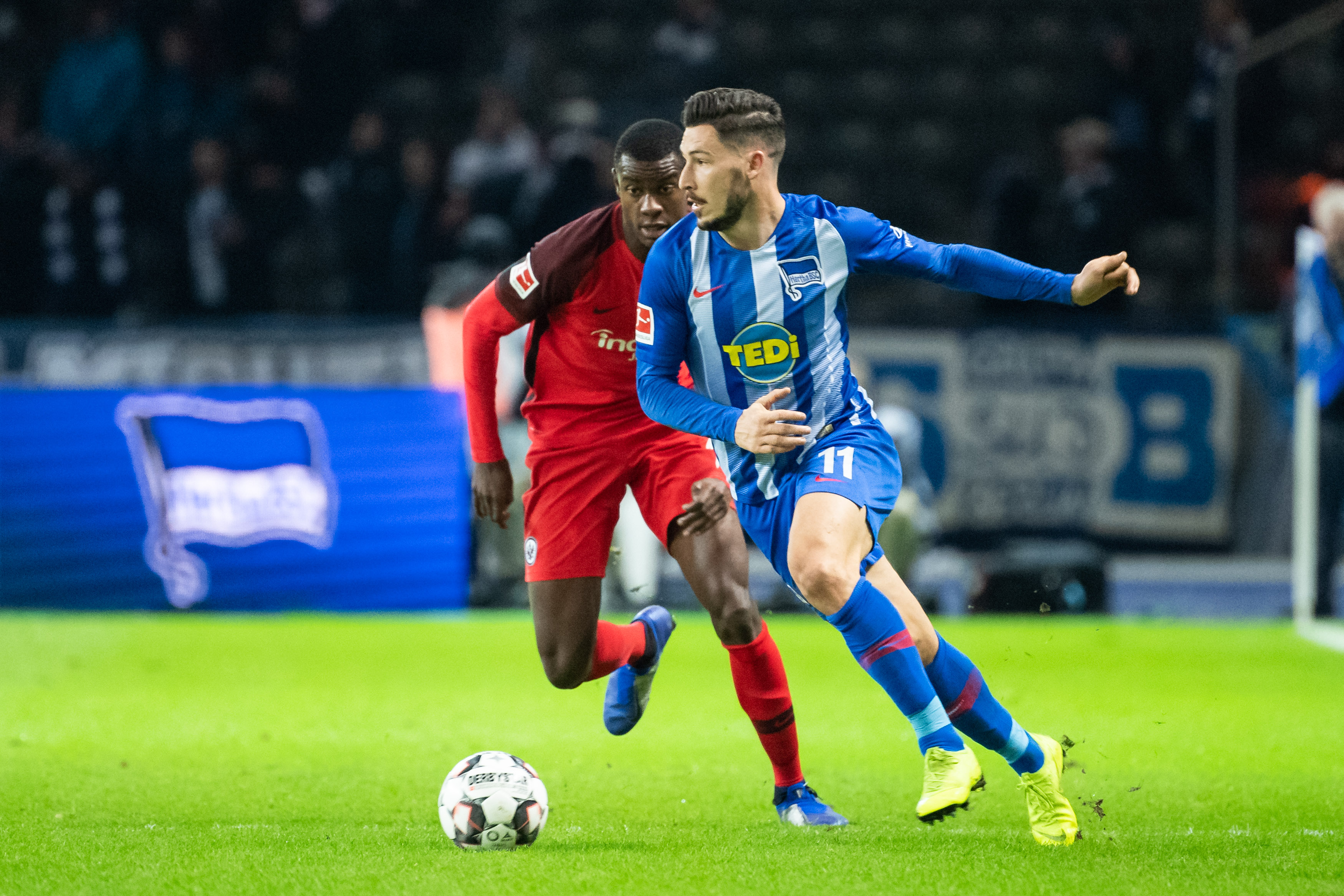 雄鹿进攻更 雄鹿进攻更